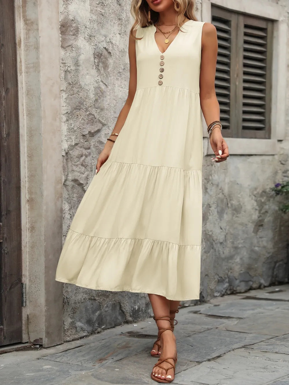 Ivy Lane women's sleeveless button-down dress with notched neck, made of 100% cotton, in a casual and stylish design