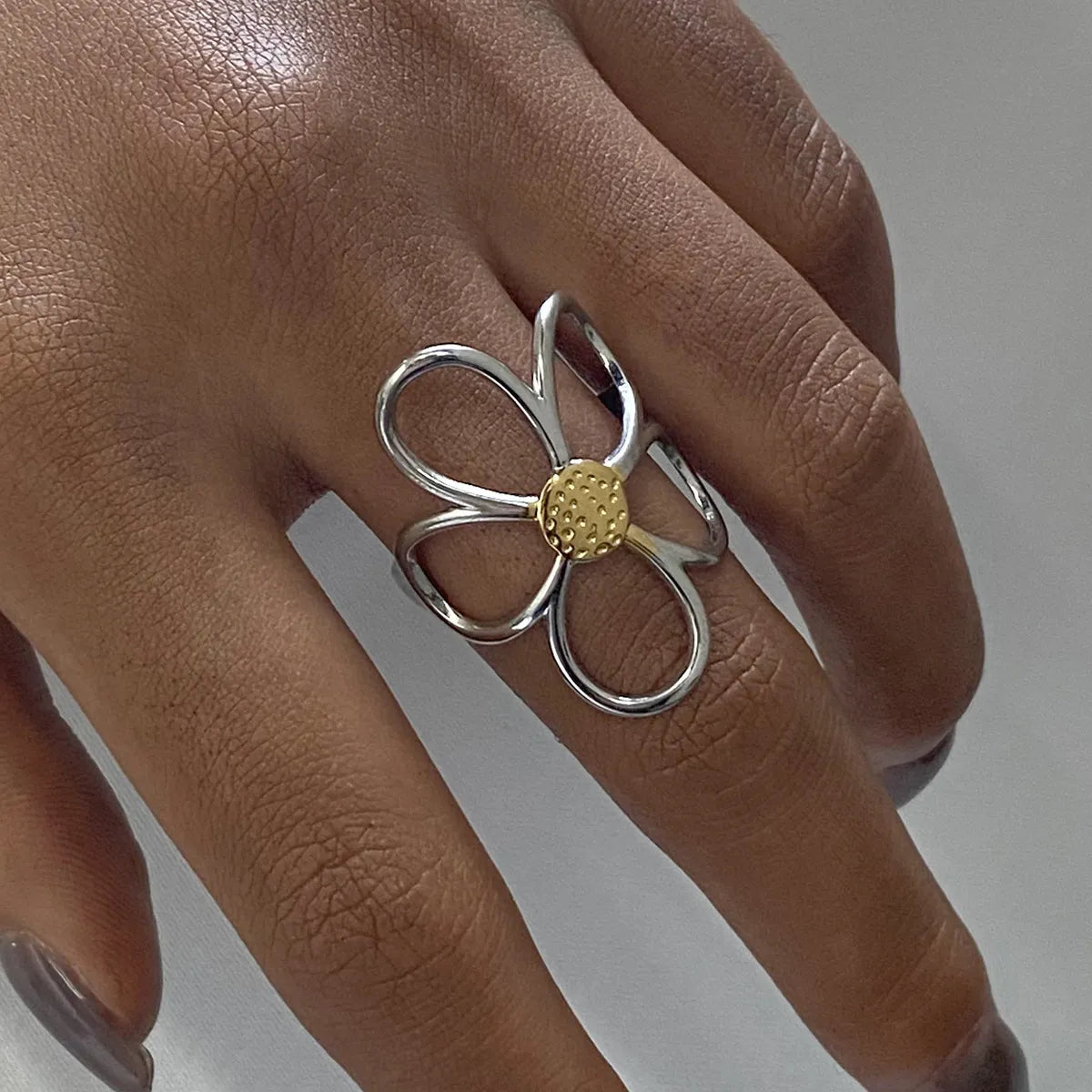 Two-tone daisy flower ring from Plush Fashion Hub featuring a delicate floral design in gold and silver tones.