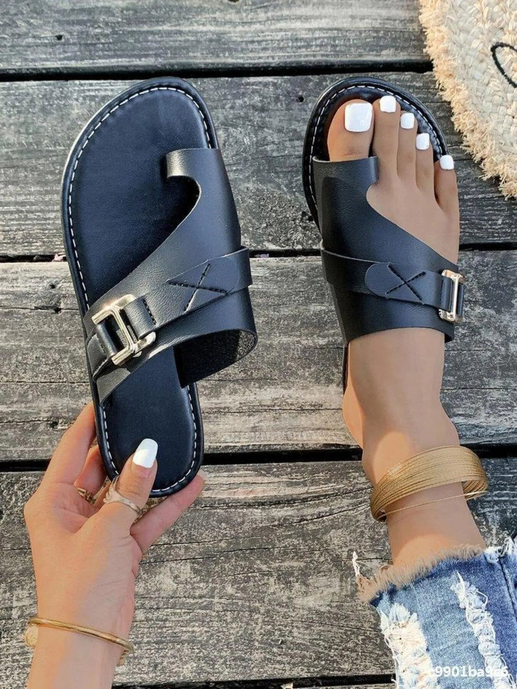 Women's casual buckle toe ring flat sandals in comfortable PU leather with slide design, stylish and easy to wear.