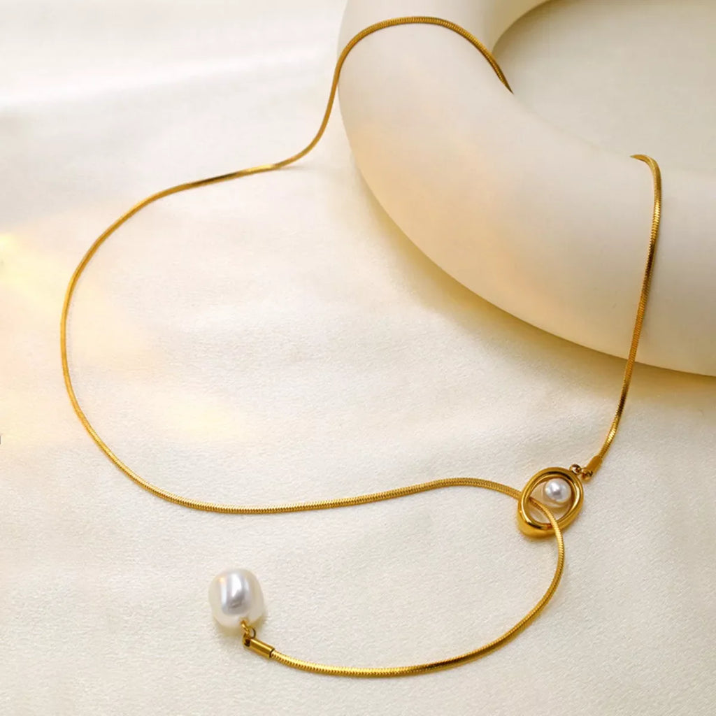 Elegant pearl pendant necklace featuring a single lustrous pearl on a delicate chain, showcasing classic jewelry style.