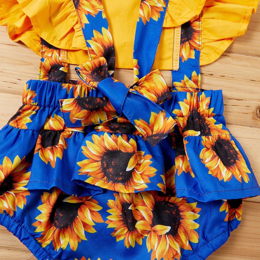 Cute girls' jumpsuit with suspenders from Trendy Attic Store01, featuring a stylish and comfortable design for everyday wear.