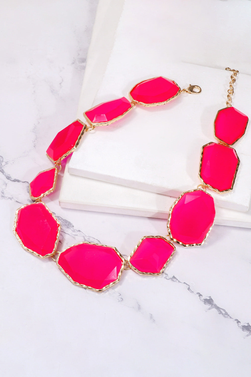 Zinc alloy necklace with geometrical resin pendant, featuring modern design and metallic frame, stylish jewelry accessory.