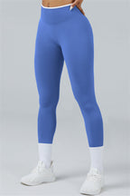 Fitglutes Activewear long sleeve crop top and leggings 2-piece set, stylish gymwear for workout and athletic activities.