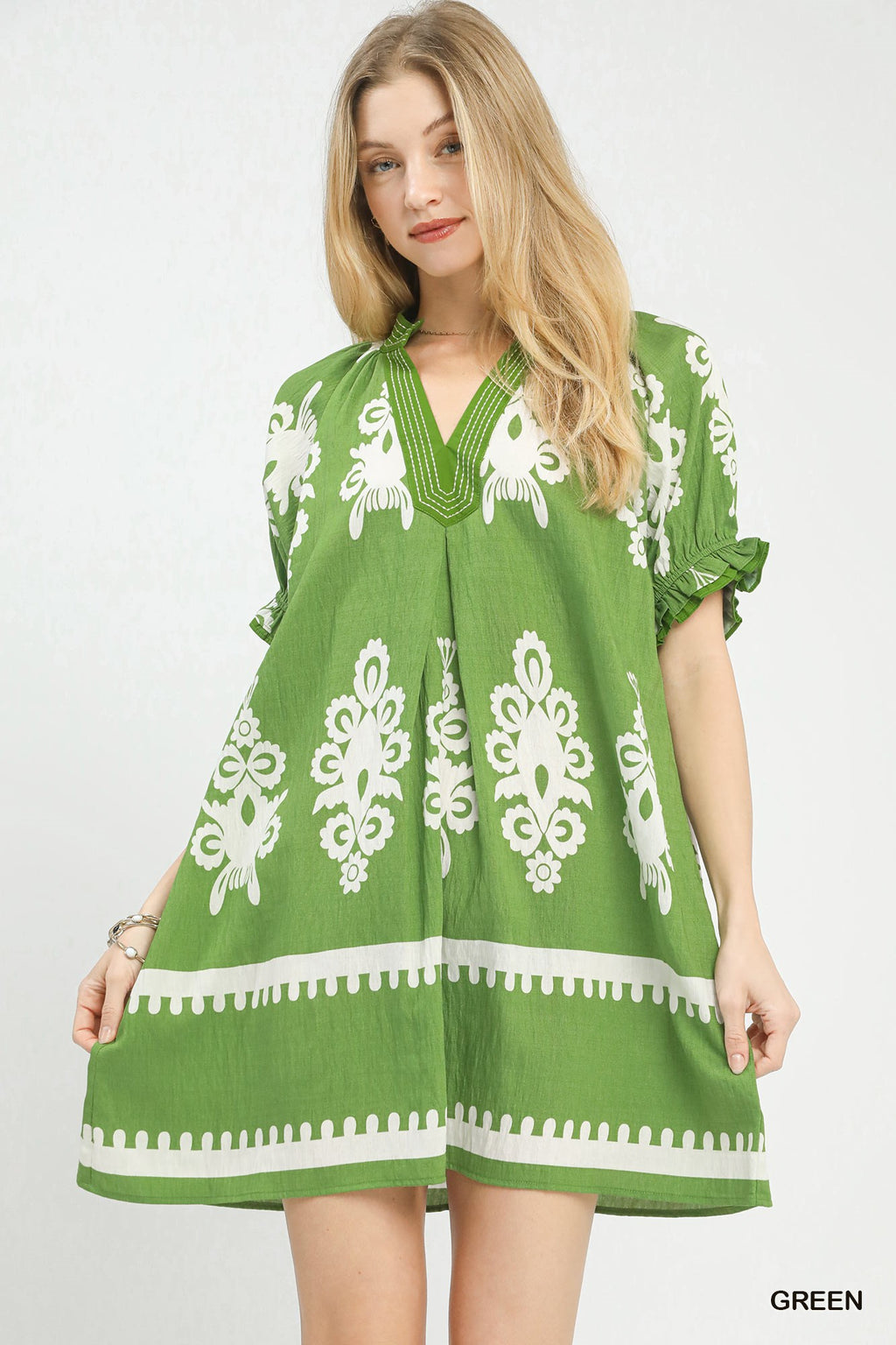 Women's two-tone border print flowy mini dress from Plush Fashion Hub, perfect for casual summer boho style.