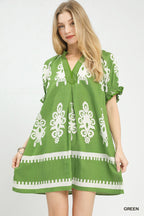 Women's two-tone border print flowy mini dress from Plush Fashion Hub, perfect for casual summer boho style.