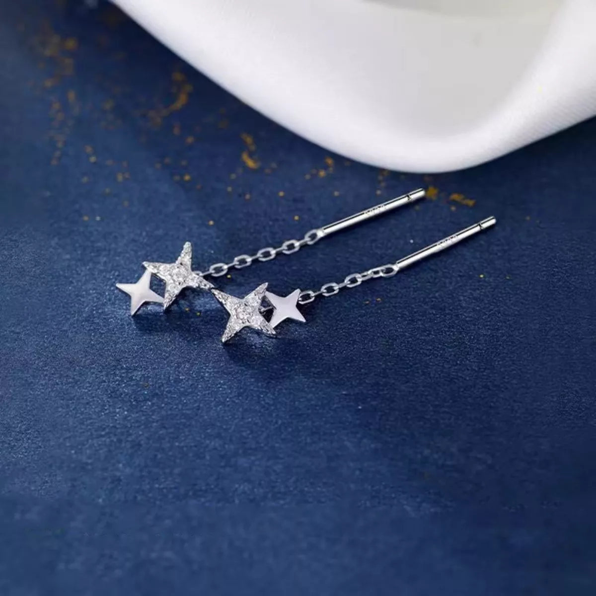 925 sterling silver star earrings with polished finish, featuring a classic celestial design for stylish everyday wear