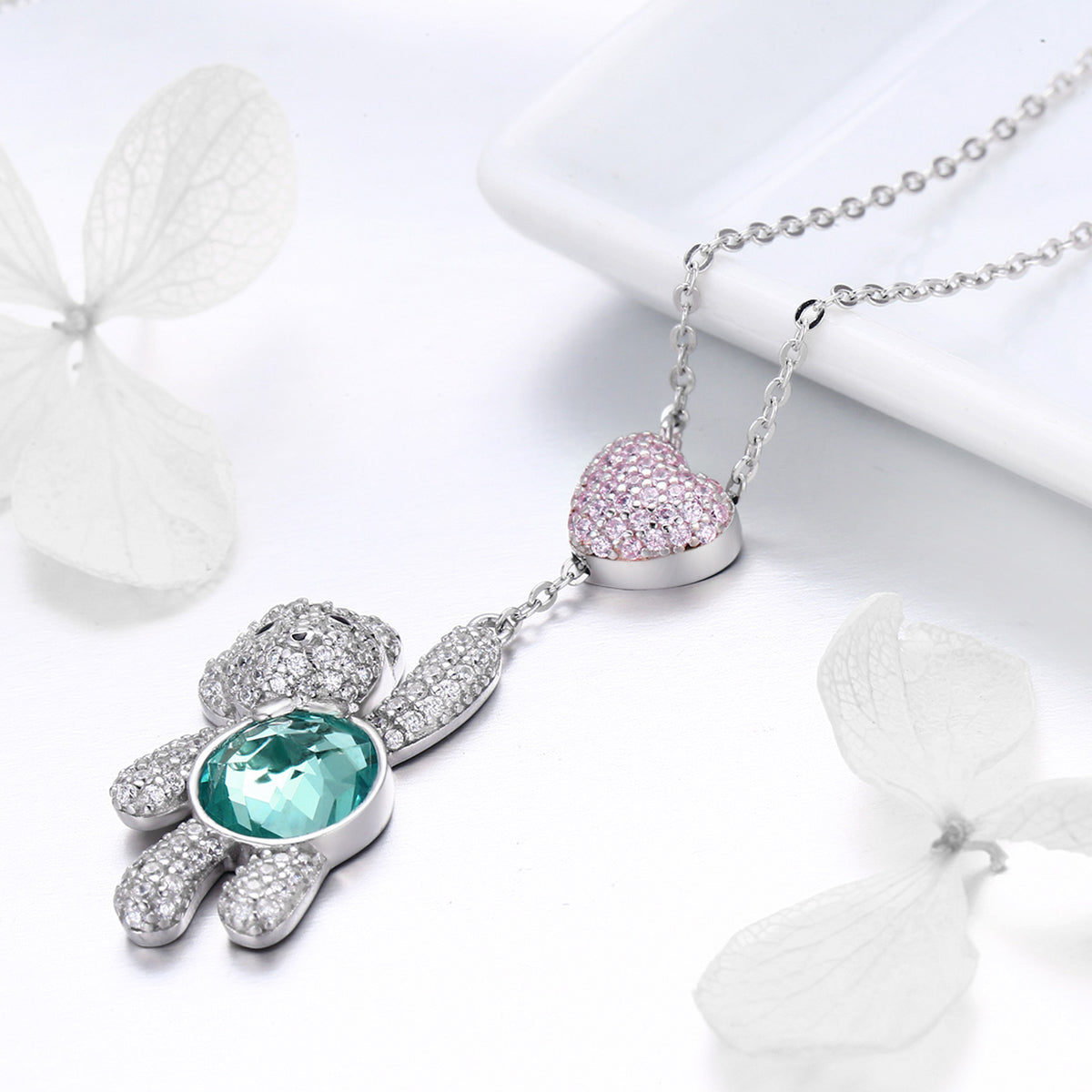 Sterling silver necklace for women with 38-45cm chain and 3.1x1.3cm pendant, elegant jewelry accessory