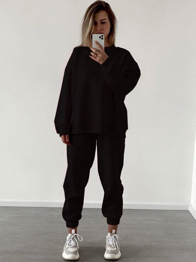 Women’s loose fit crewneck sweatshirt and jogger pants two-piece set by Plush Fashion Hub, casual matching loungewear ensemble.