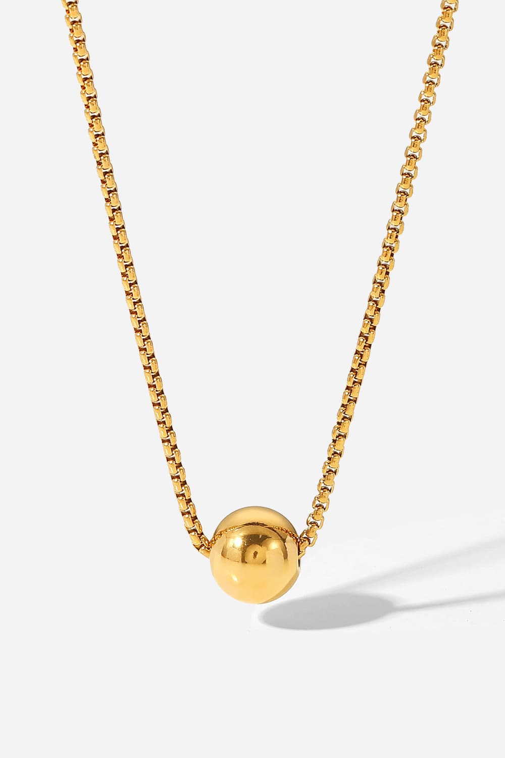 18K gold-plated round pendant necklace featuring a sleek, polished design with a delicate chain.