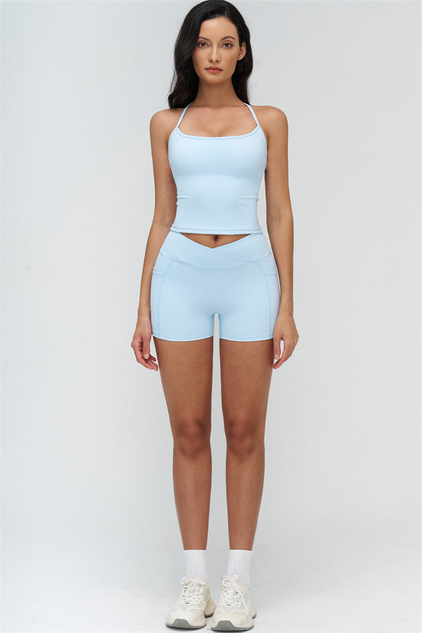 Fitglutes Activewear crop top and shorts 2-piece set, stylish gymwear and sportswear for workout and active lifestyle.