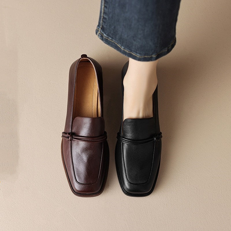 Women’s retro minimalist mid-heel leather shoes by FitiqueFit, featuring sleek design and comfortable mid-heel height.