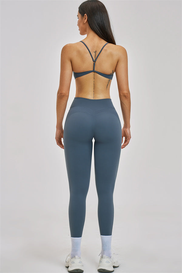 Fitglutes Activewear Zenith sports bra and leggings 2-piece set, seamless gymwear with a sleek design for workout comfort.