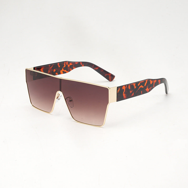 Square metal frame sunglasses from Plush Fashion Hub featuring a trendy hip-hop European style eyewear.