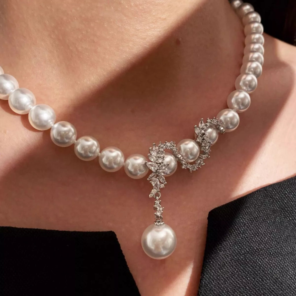 Elegant zircon pearl necklace with lustrous pearls and sparkling zircon accents, showcasing a stylish jewelry piece by Shopimist.