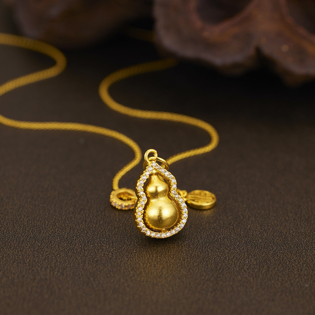 18K gold-plated gourd pendant necklace with a delicate chain, showcasing a stylish and shiny jewelry piece.