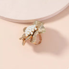 18K gold-plated pearl flower ring featuring a delicate floral design and luminous pearls on a polished band.