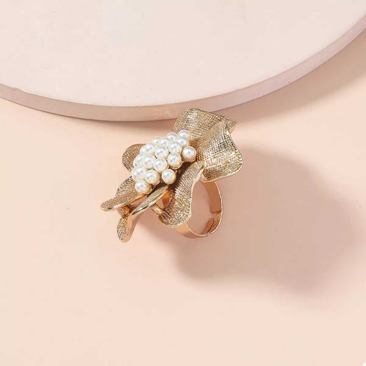 18K gold-plated pearl flower ring featuring a delicate floral design and luminous pearls on a polished band.
