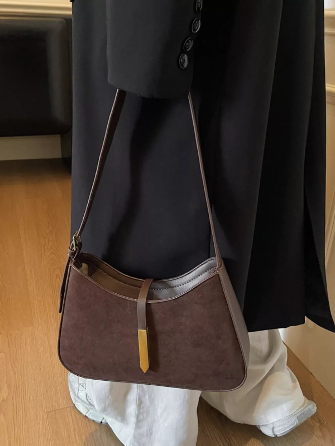 Shopimist adjustable strap shoulder bag with a sleek design, featuring a spacious interior and versatile carrying options.