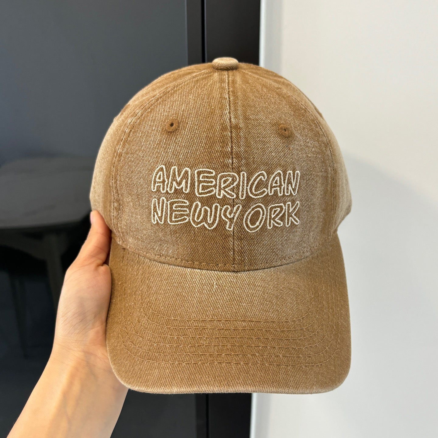 American Retro washed denim peaked cap with vintage Korean style baseball design, featuring a curved brim and classic stitching.