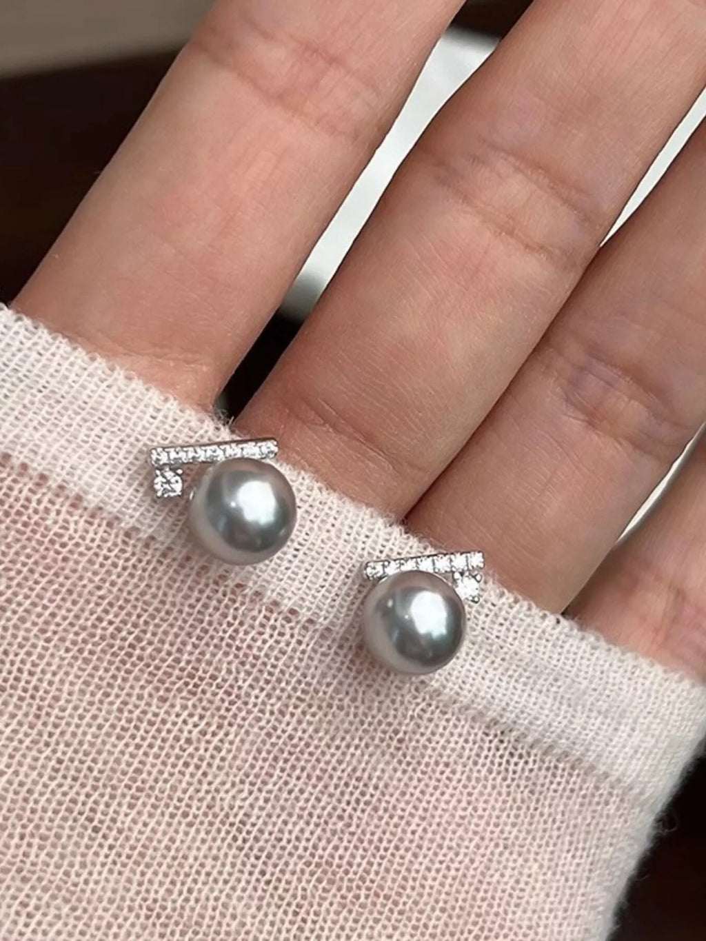 Shopimist zircon pearl stud earrings featuring sparkling pearls set in a sleek metal design, ideal for elegant, everyday wear.