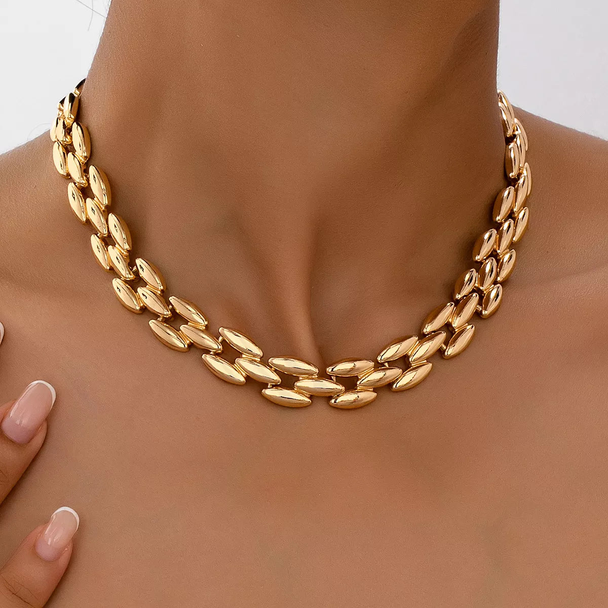 18K gold-plated chunky necklace with bold links, showcasing a stylish and modern jewelry piece from Plush Fashion Hub.