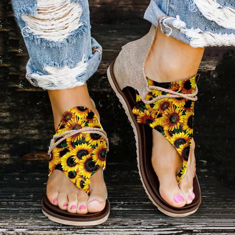 Leopard print women's flat beach sandals by Plush Fashion Hub for spring and summer, featuring a large size and stylish design.