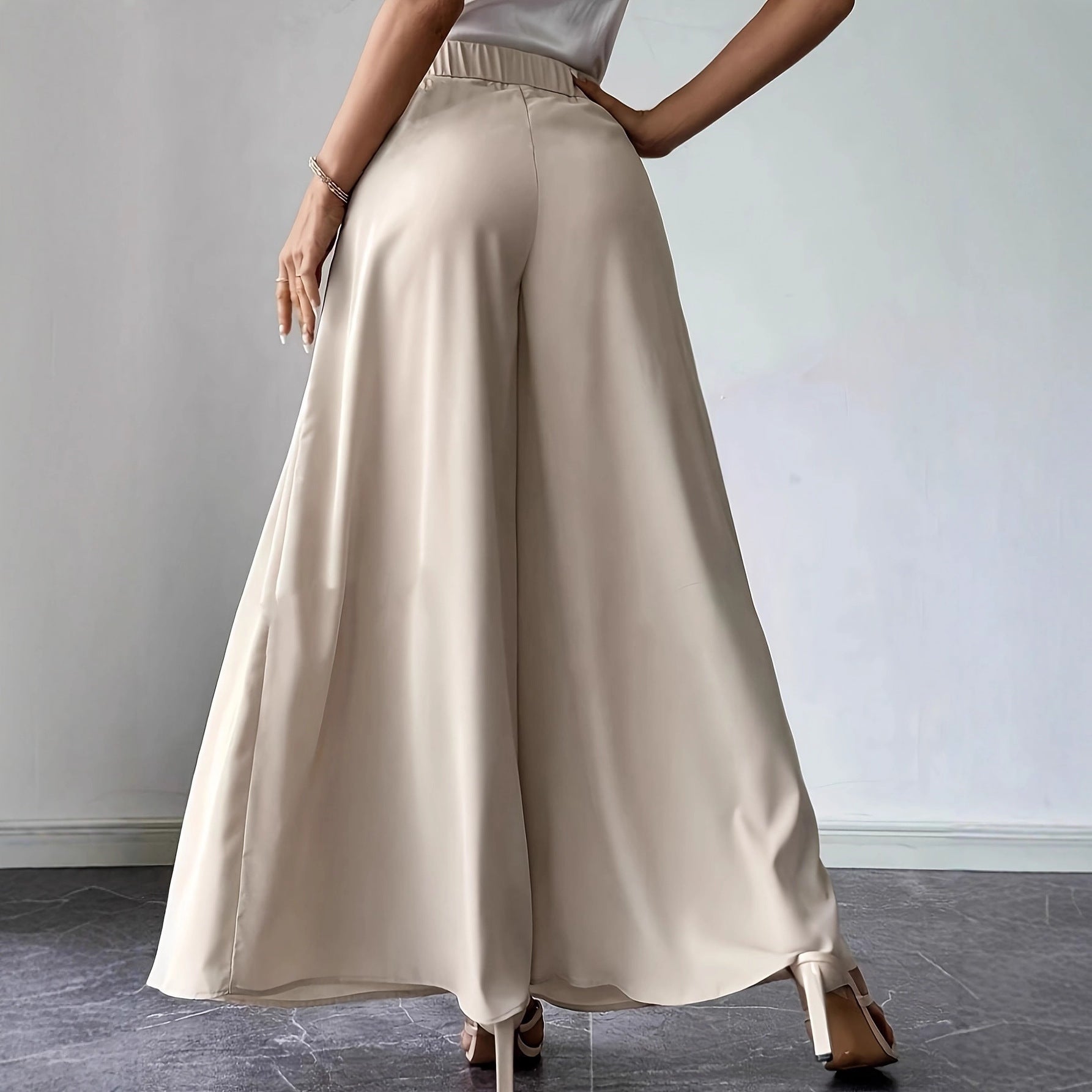 Women's high-waist pleated wide-leg linen pants from FitiqueFit, casual bohemian style, relaxed fit, soft linen fabric.