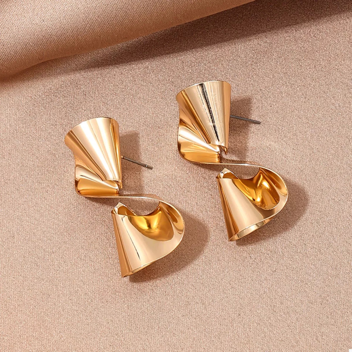18K gold-plated twist earrings with a sleek, modern design, featuring a shiny finish and elegant hoop style.