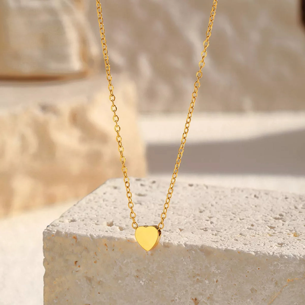 18K gold-plated heart pendant necklace with delicate chain, featuring a shiny, romantic heart charm, stylish jewelry from Shopimist.