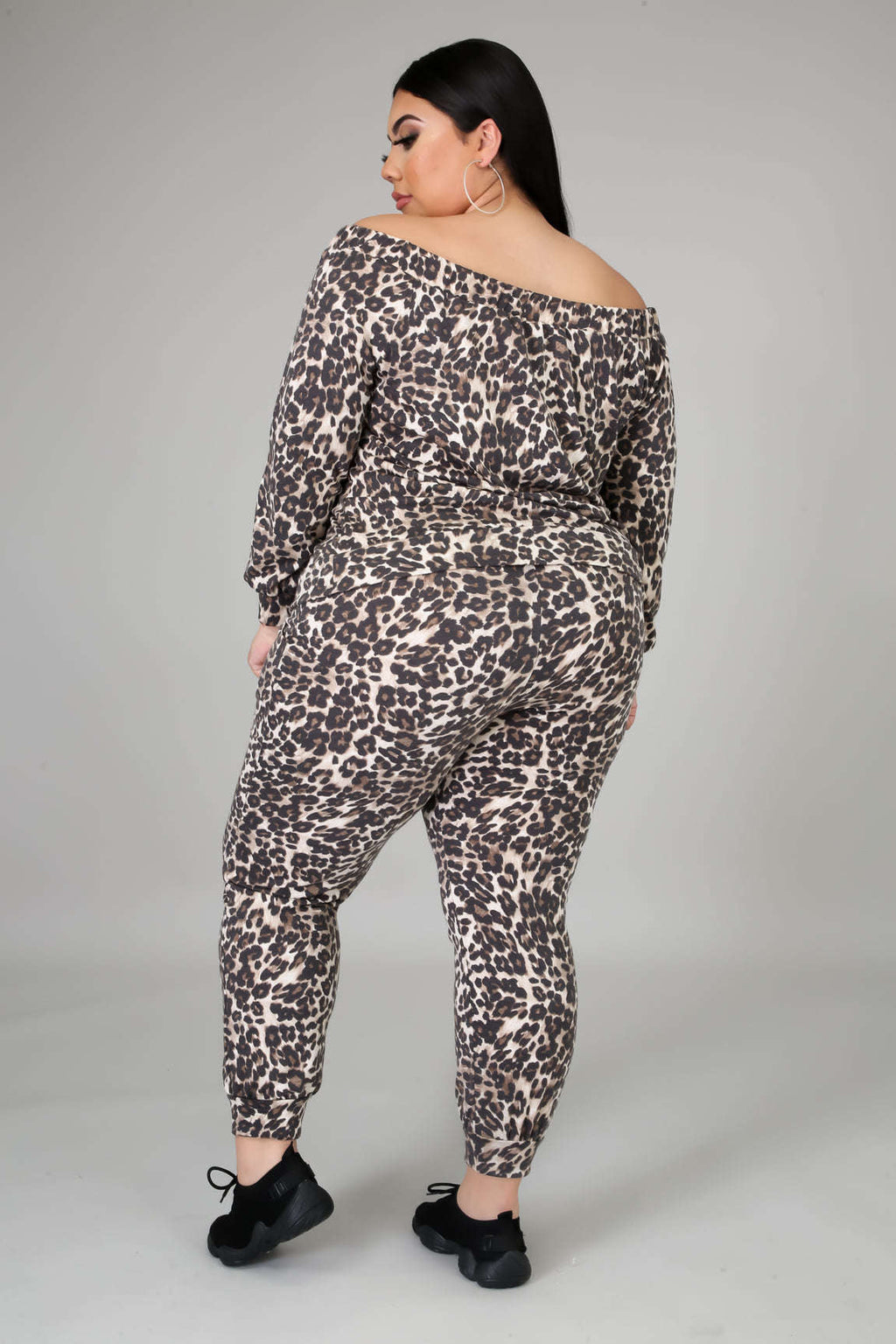 Fasheabe off-the-shoulder cheetah print jogger set with relaxed fit, featuring a crop top and matching joggers.