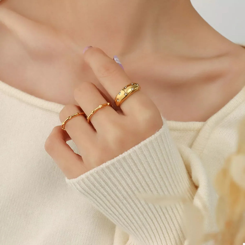18K gold-plated zircon ring with sparkling stones, showcasing elegant jewelry design and craftsmanship.