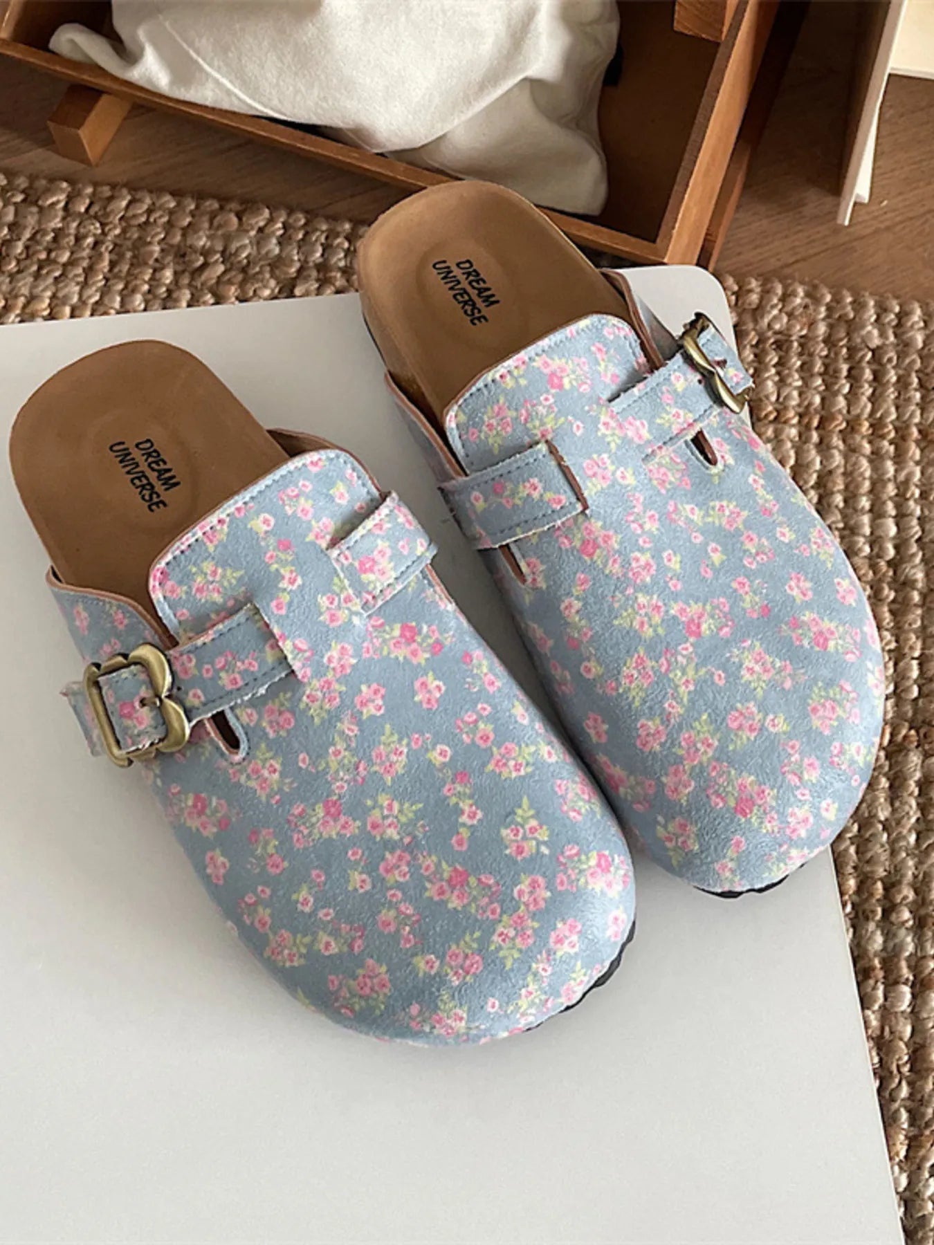 Women's floral print slip-on flats with round toes, casual and comfortable walking shoes by Trendsi.