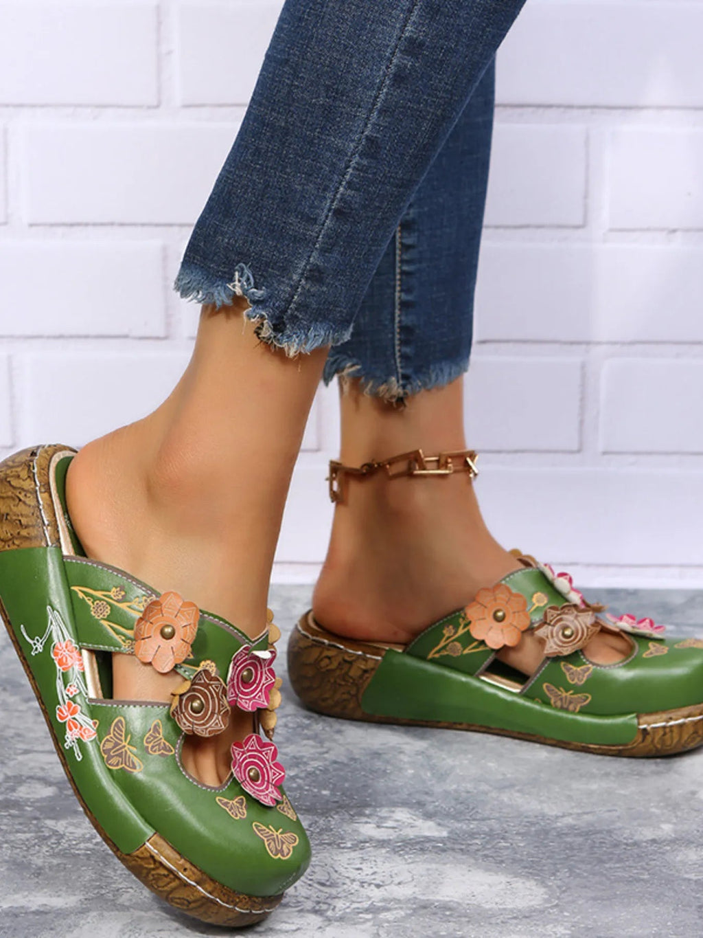 Elegant floral round neck flat sandals in premium PU leather, perfect for summer, by Trendsi.