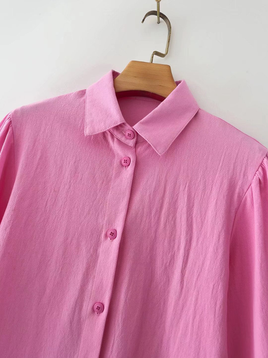 Bella Mia women's long-sleeve cotton shirt with polo collar, solid color, single-breasted design and lantern sleeves.