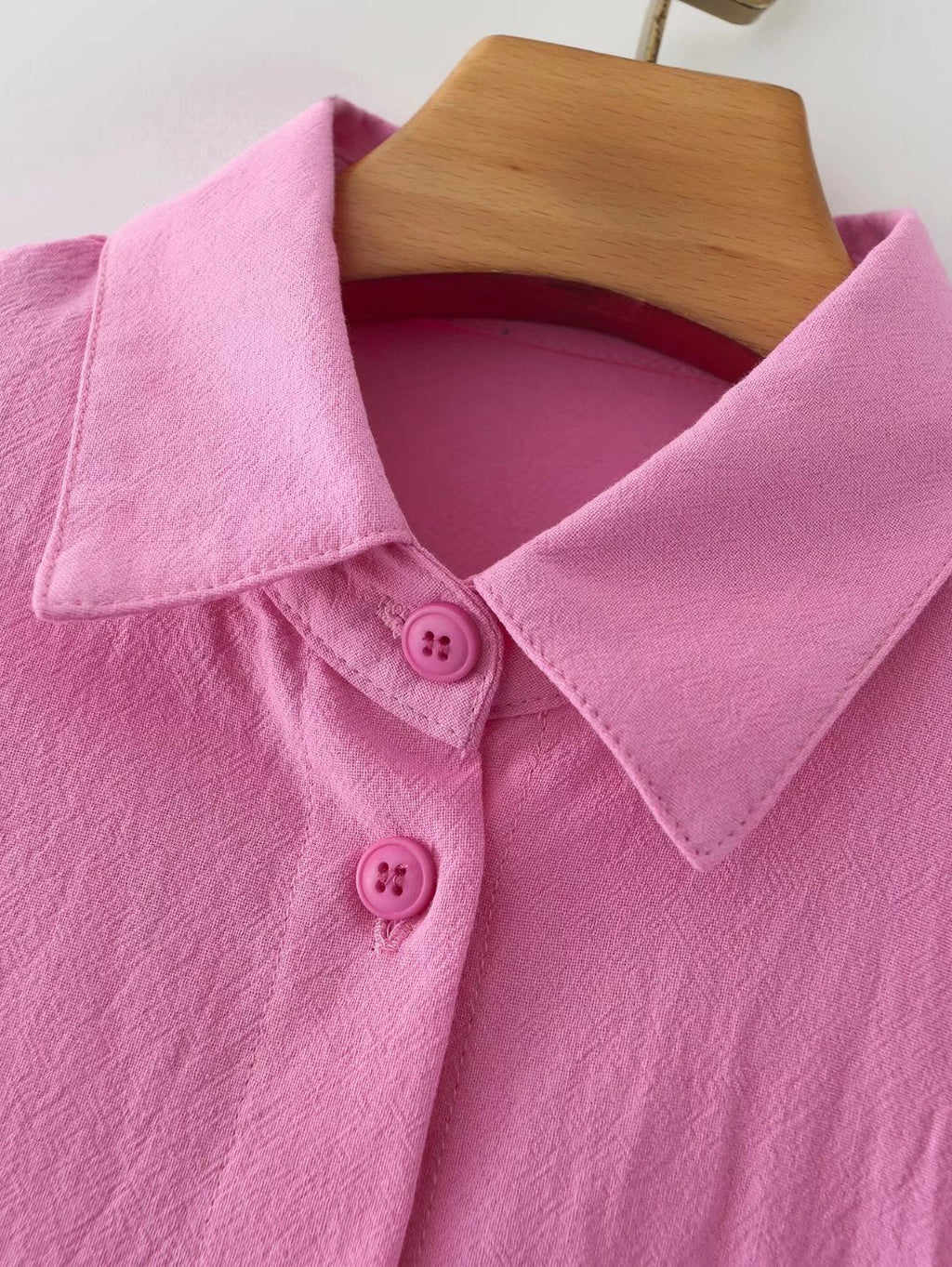 Bella Mia women's long-sleeved cotton shirt with polo collar, solid color, single-breasted design and lantern sleeves.