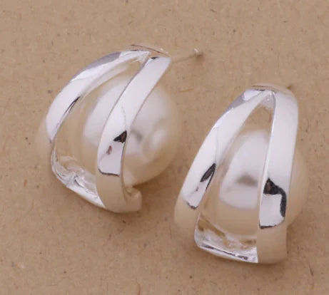 Silver-plated pearl earrings made of 925 silver with elegant drop design, featuring lustrous pearls and intricate details.