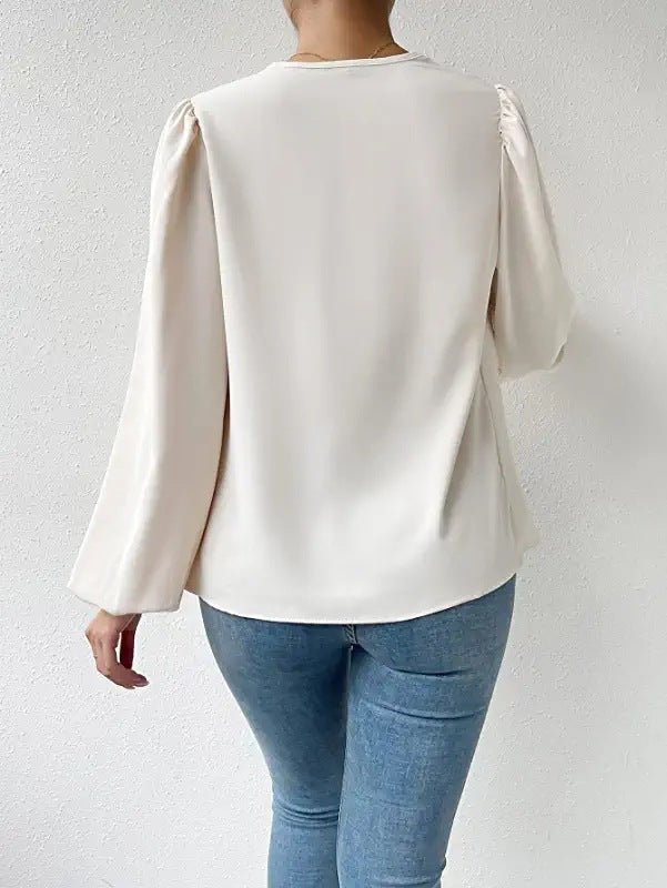 Bella Mia long-sleeved loose draped V-neck top for women, casual T-shirt with relaxed fit and stylish neckline.