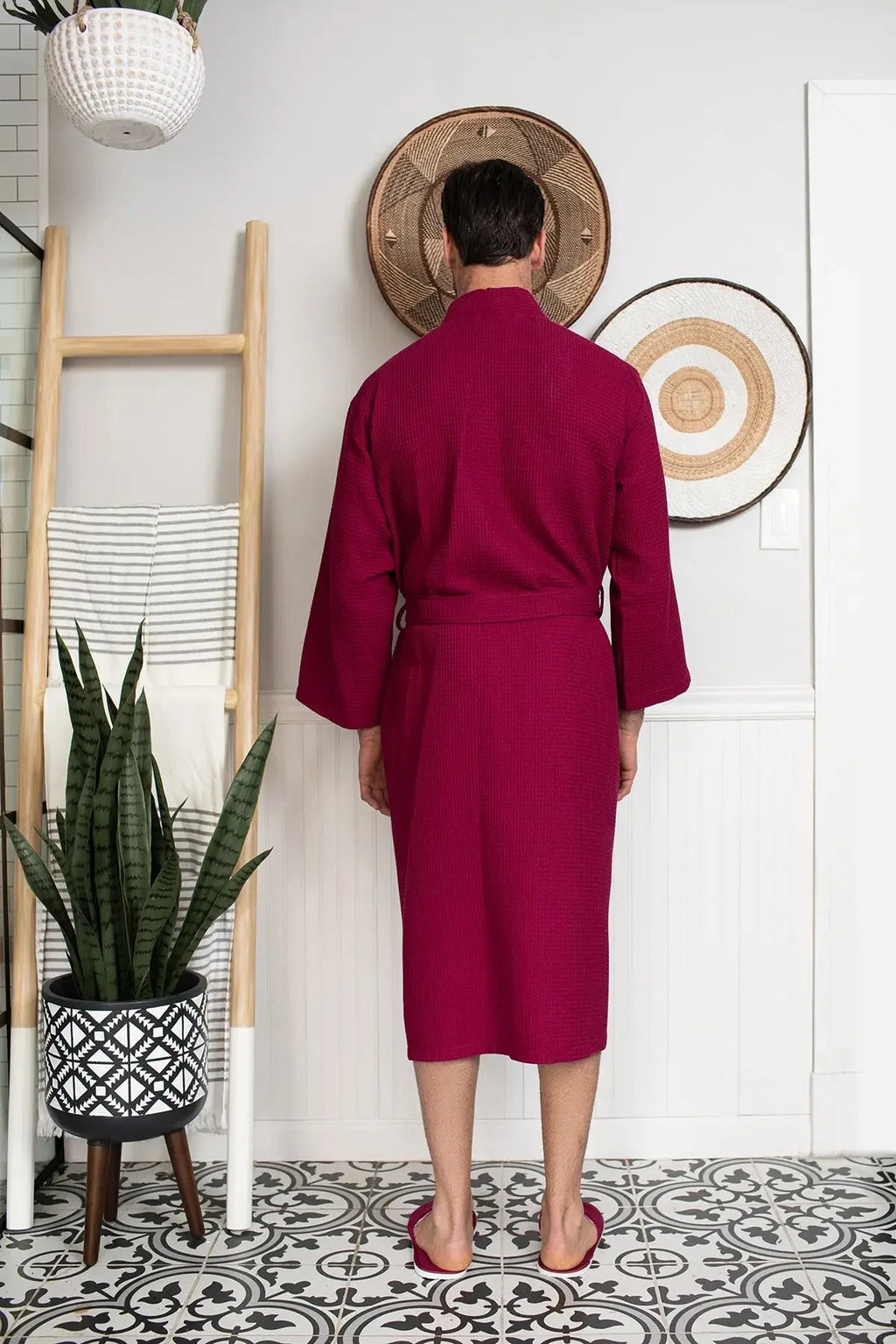 Absorbent men’s waffle spa bathrobe from Plush Fashion Hub, lightweight and comfortable, with a relaxed fit and textured fabric.