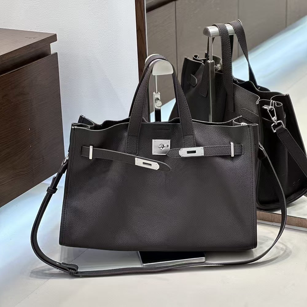 New top layer cowhide all-match crossbody bag for women with adjustable strap and sleek design, stylish and functional accessory.