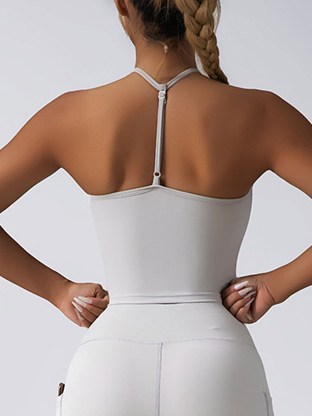 Seamless plush fashion hub padded crop top push-up sports bra, supportive gym tank for women, activewear with breathable fabric.
