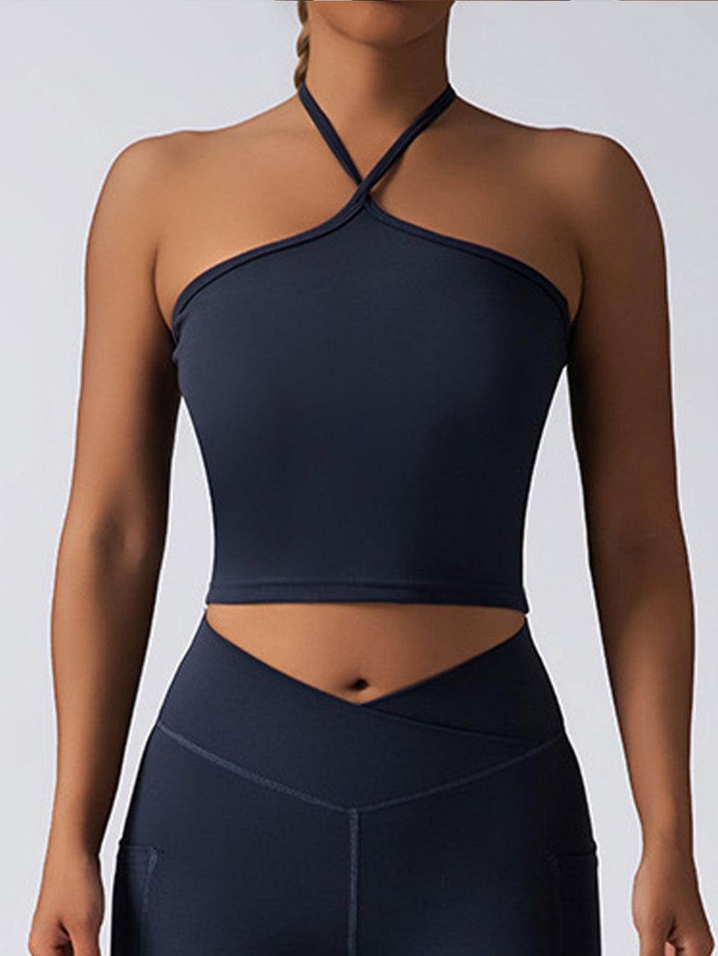 Seamless padded crop top sports bra by Plush Fashion Hub, supportive gym tank for women with push-up padding and activewear design.
