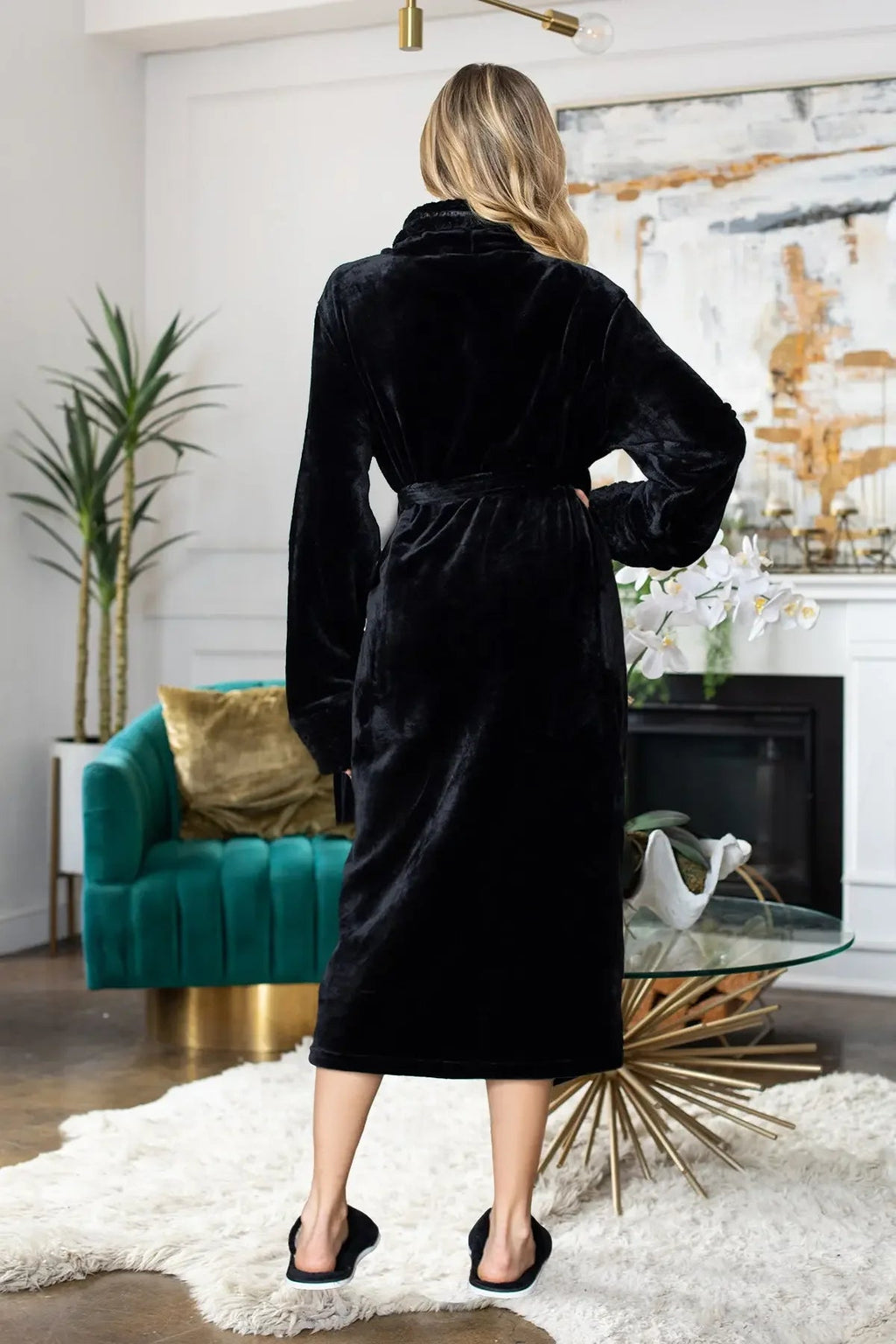 Women's ultra-soft plush bathrobe from Plush Fashion Hub, featuring cozy, luxurious fabric and a relaxed fit for comfort.
