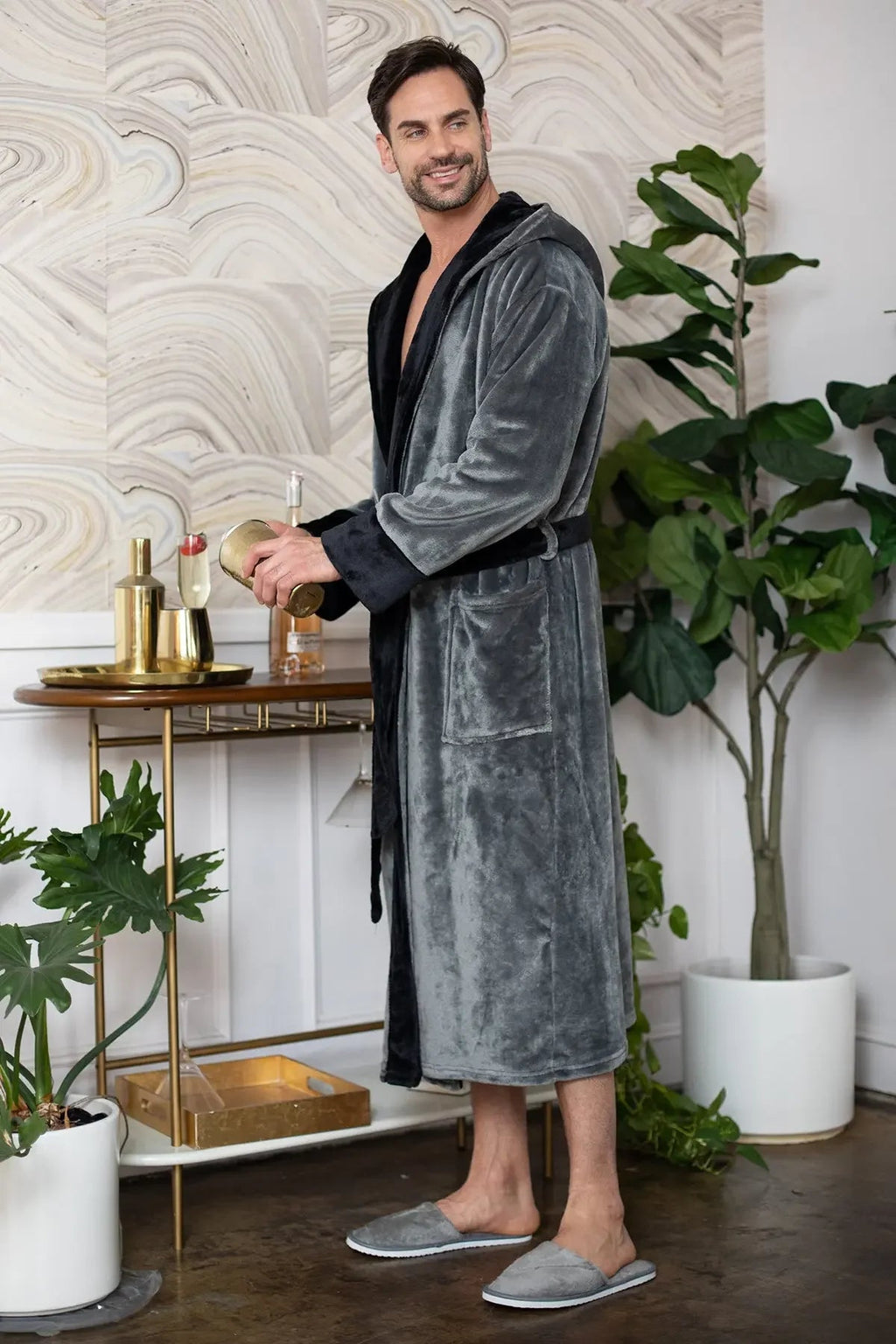 Men’s plush hooded robe from Plush Fashion Hub, featuring ultra-soft fabric and cozy comfort for daily wear.