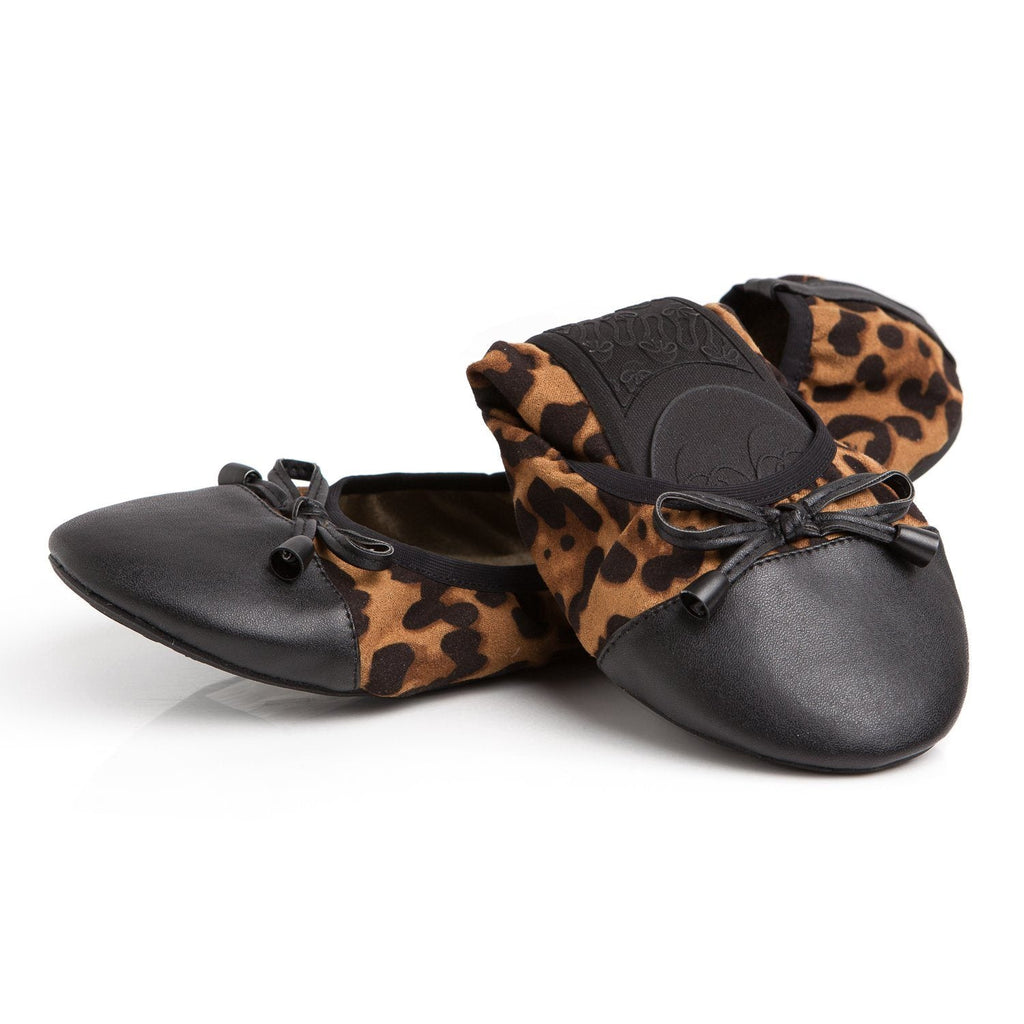Plush Fashion Hub premium leopard flats shoes with pointed toes, featuring a stylish animal print design.