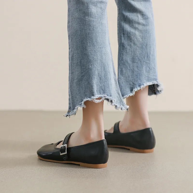 Women's split-toe PU leather slip-on flats featuring a comfortable, casual design with a flat sole and stylish look.