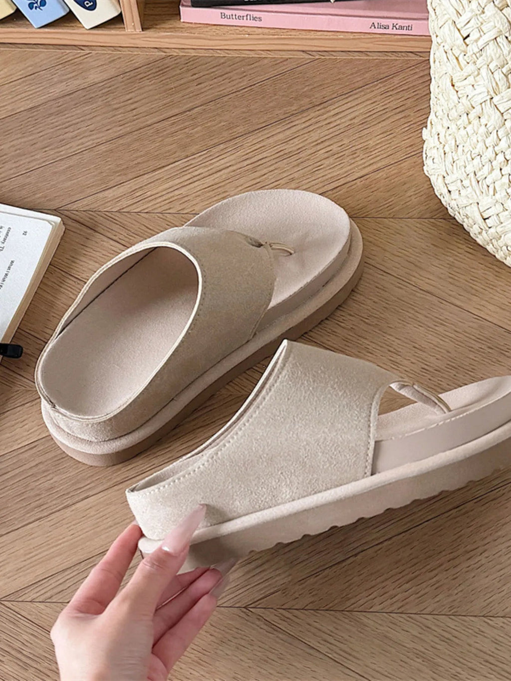Women's lightweight toe-post platform flat sandals by Trendsi, featuring comfortable design and summer-ready style.