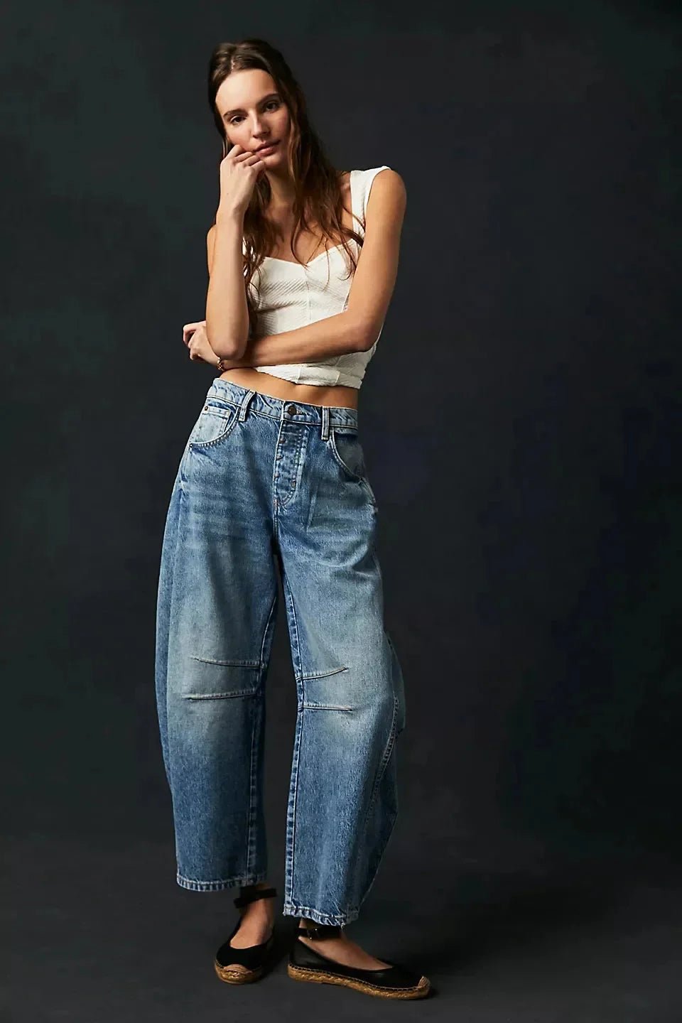 Women’s high-waisted elastic waist jeans by FitiqueFit, casualwear with a fitted waistband and classic denim look.