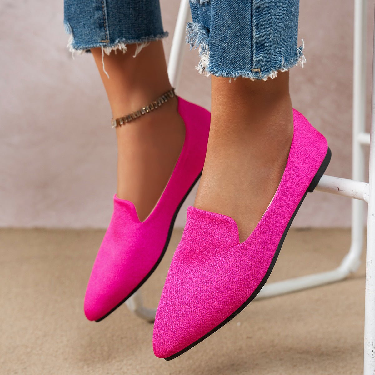 Women’s flat pointed-toe thin shoes from Plush Fashion Hub, casual and comfortable everyday flats for women.