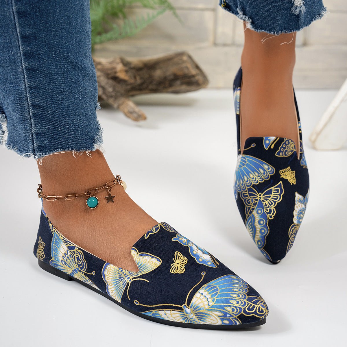 Women’s flat pointed-toe thin shoes by Plush Fashion Hub, casual everyday flats perfect for comfortable stylish wear.