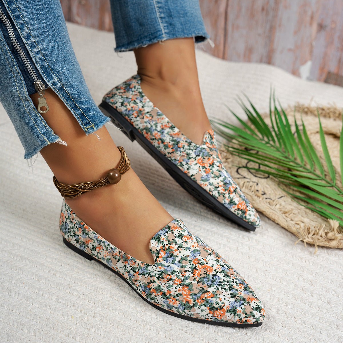 Women's pointed-toe flat shoes by Plush Fashion Hub, casual everyday thin flats with a sleek, stylish design.